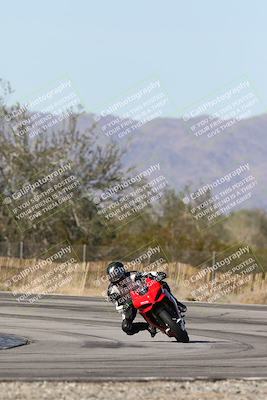 media/Dec-01-2025-Moto Forza (Mon) [[2daa91e15f]]/3-Beginner Group/Session 3 (Turn 3)/